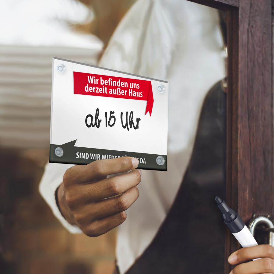 Schild „Bin gleich wieder da“ auf Glastür befestigt, beschreibbar mit Boardmarker