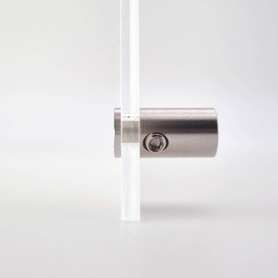 Abstandshalter am Acrylglas-Schild