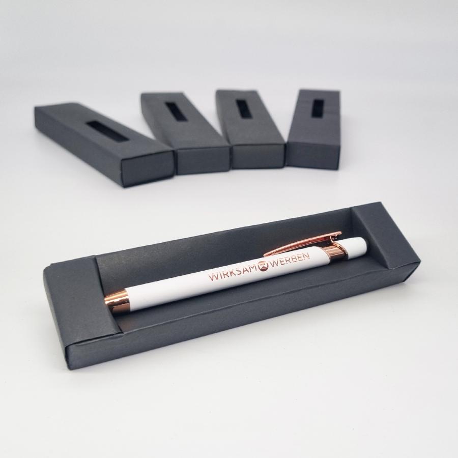 Präsentationsbox für Kugelschreiber mit mattschwarzem Finish und Logo-Stift