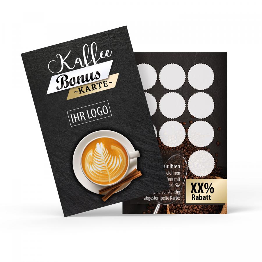 Kaffeepass mit Bonuskarte – Vorder- und Rückseite mit Logo, Latte-Art und Rabattfeld auf schwarzem Hintergrund