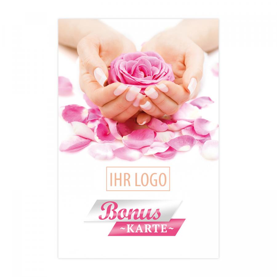 Bonuskarte für Nagelstudio mit Händen und Rose auf Blütenblättern