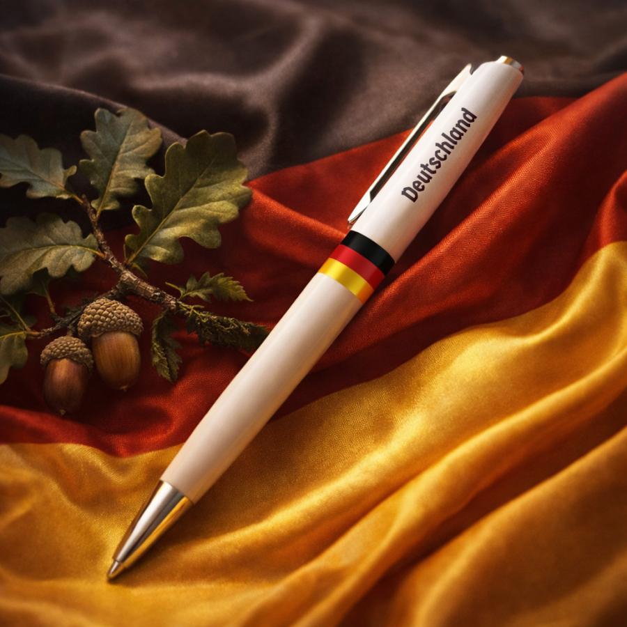 Deutschland Kugelschreiber mit Schwarz Rot Gold Akzenten auf Deutschlandfahne mit Eichenlaub