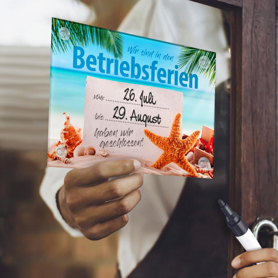 Urlaub Schild Vorlage aus Acrylglas an Fensterscheibe angebracht, beschreibbar und wiederverwendbar