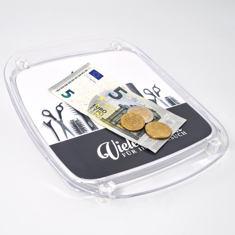 Zahlteller mit Wechselgeld für den Friseur