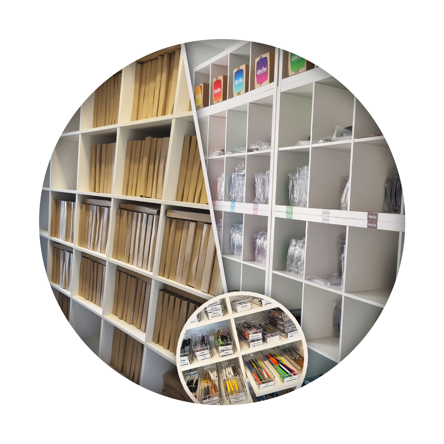 Blick in das Werbeartikel-Lager mit sortierten Fächern für Kugelschreiber, Verpackungen und Textilien.